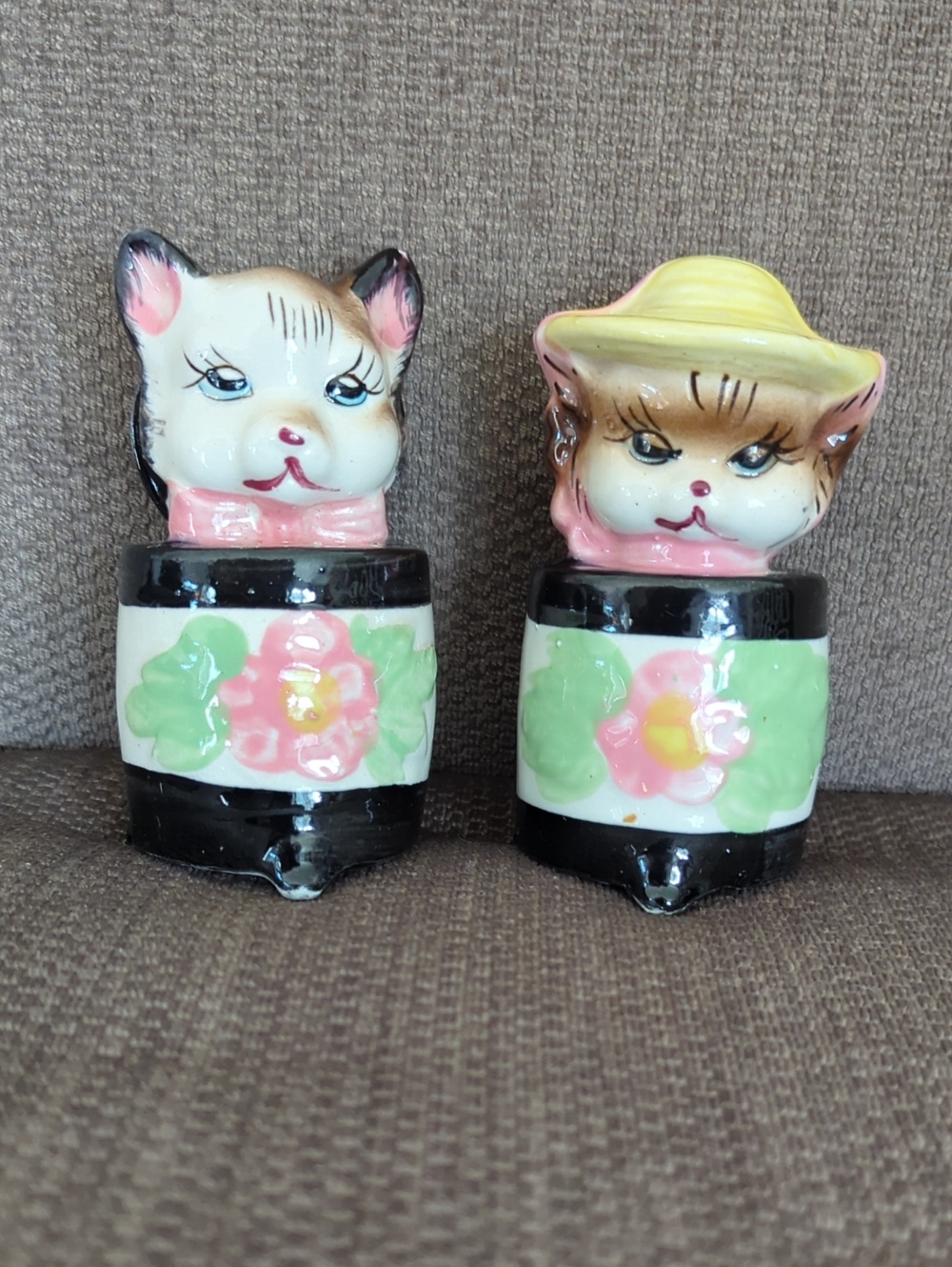 Vintage Cats In Barrel Salt And Pepper Shakers